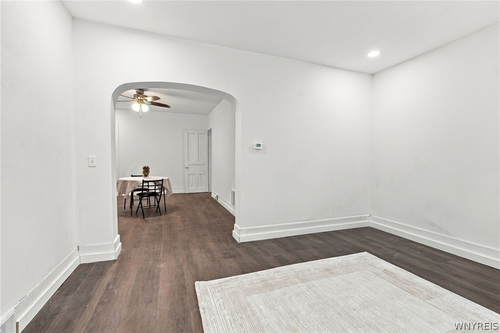 361 Marilla St (lower) - Photo 3