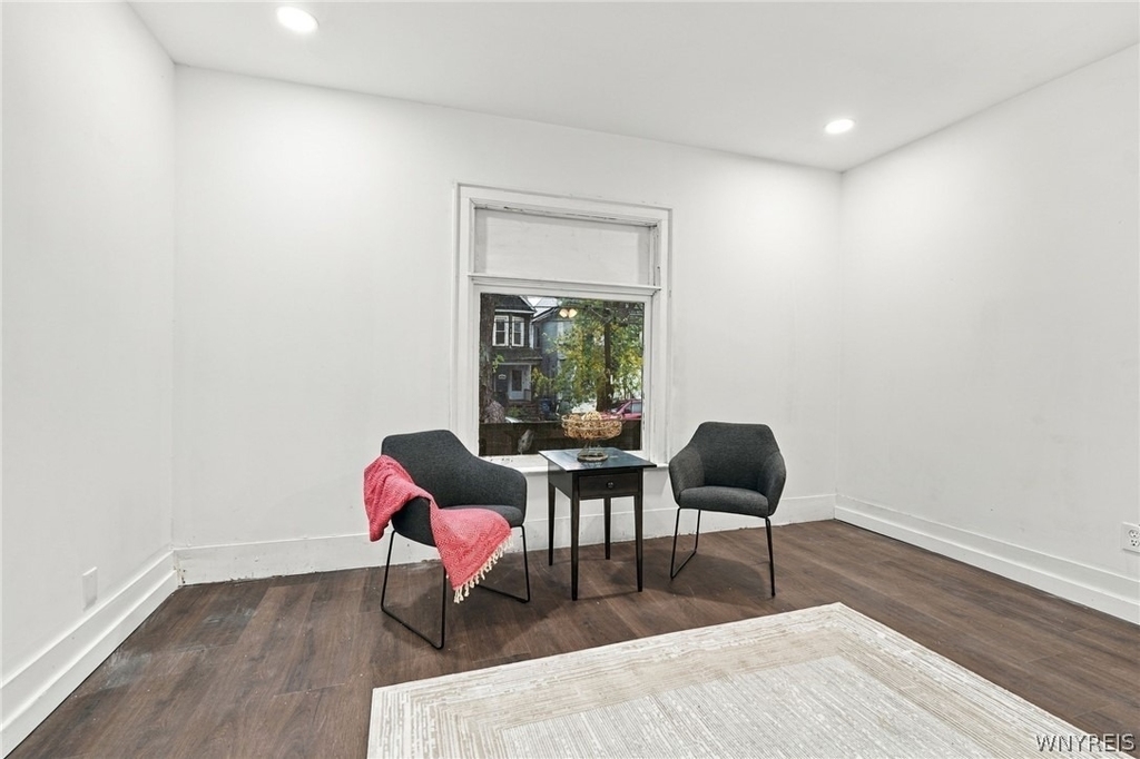 361 Marilla St (lower) - Photo 2