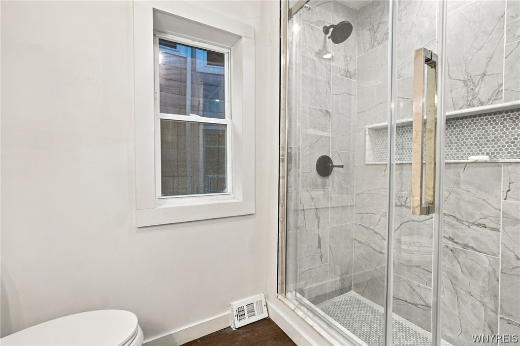361 Marilla St (lower) - Photo 14
