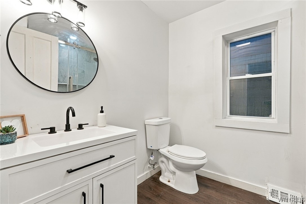 361 Marilla St (lower) - Photo 13