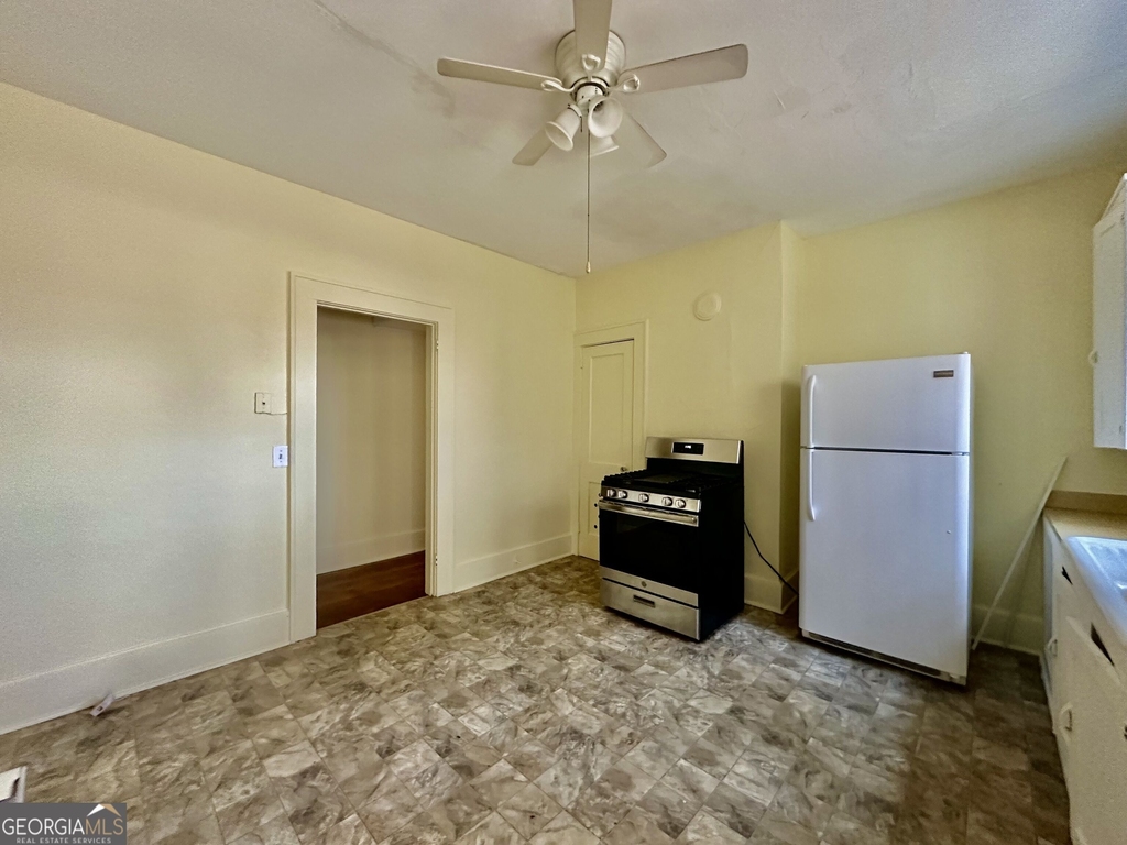 403 E Elm Street - Photo 1
