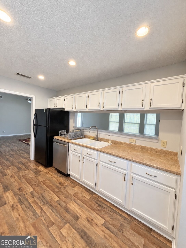 403 Fairfield Court - Photo 4