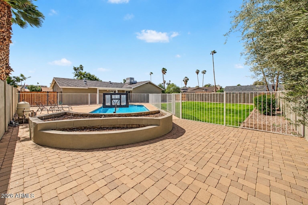 4616 E Voltaire Avenue - Photo 35