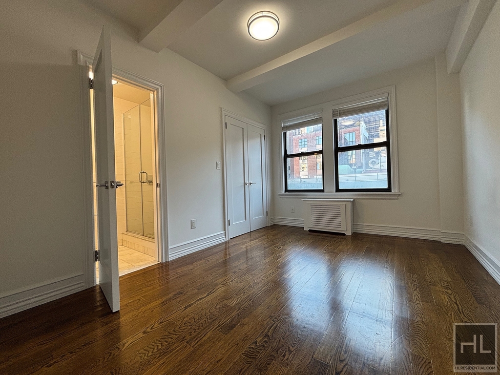 West 68 Street - Photo 3