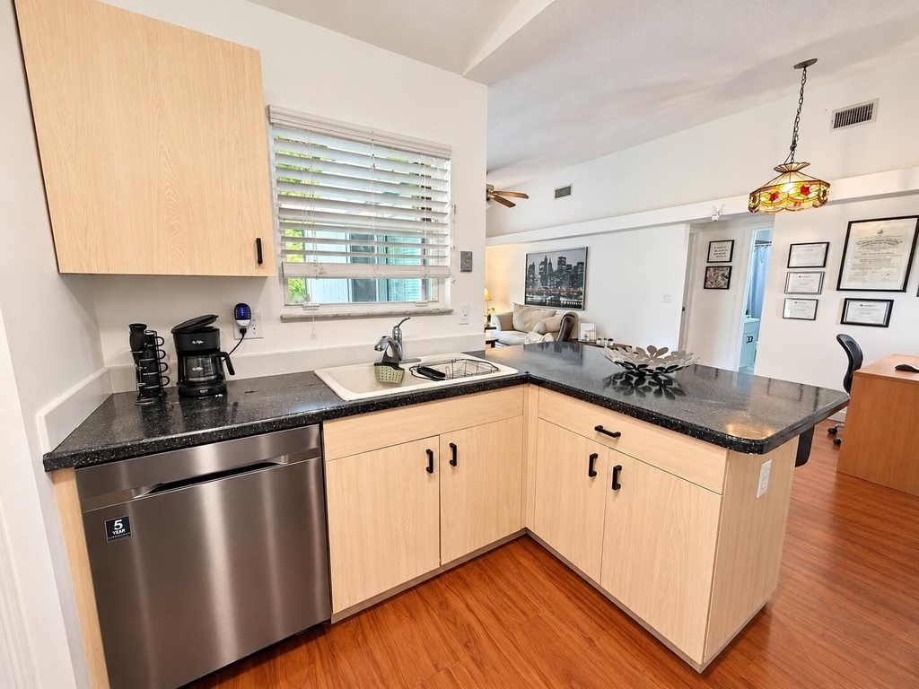 1902 Sw Aladdin Street - Photo 8