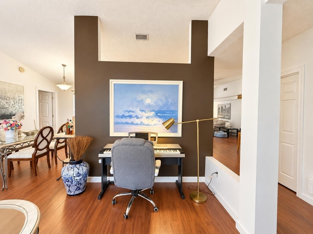 1902 Sw Aladdin Street - Photo 2