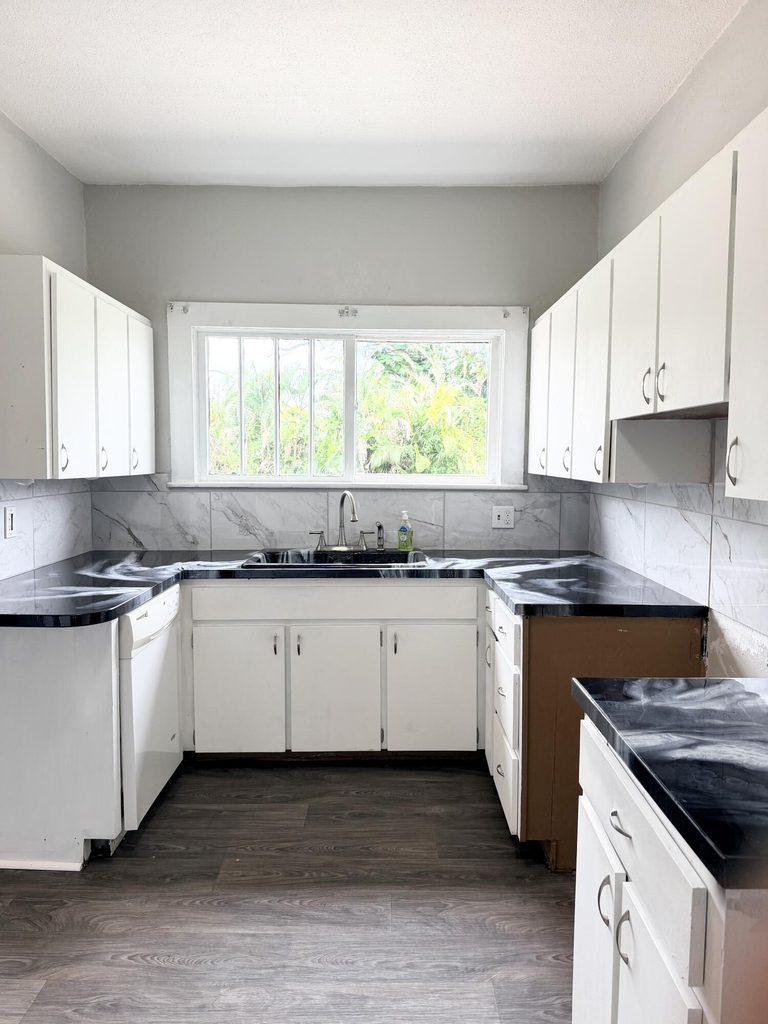 1308 Sw 3rd Avenue - Photo 7