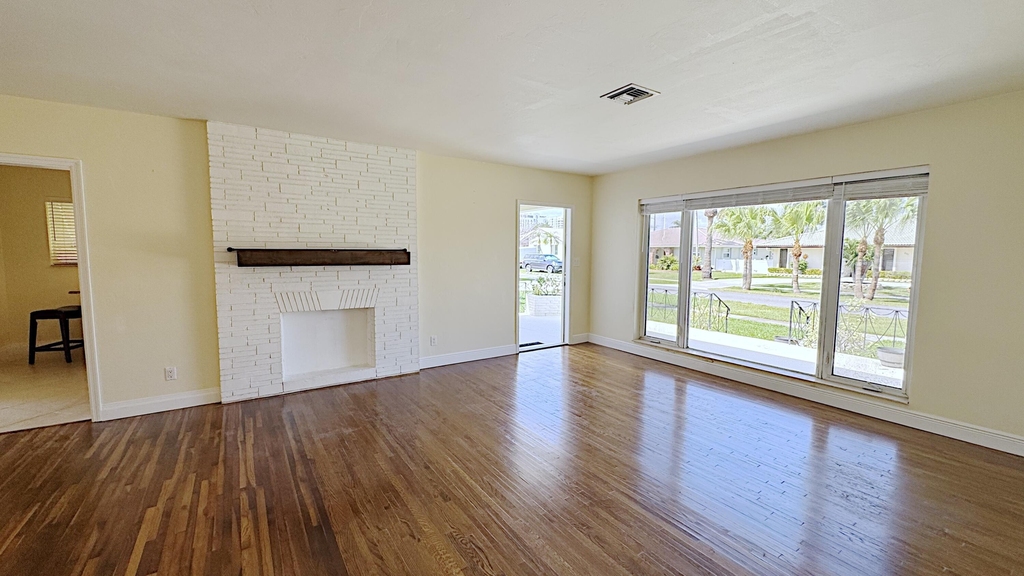222 Se 2nd Terrace - Photo 4