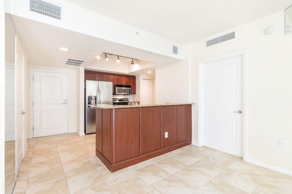 403 S Sapodilla Avenue - Photo 4