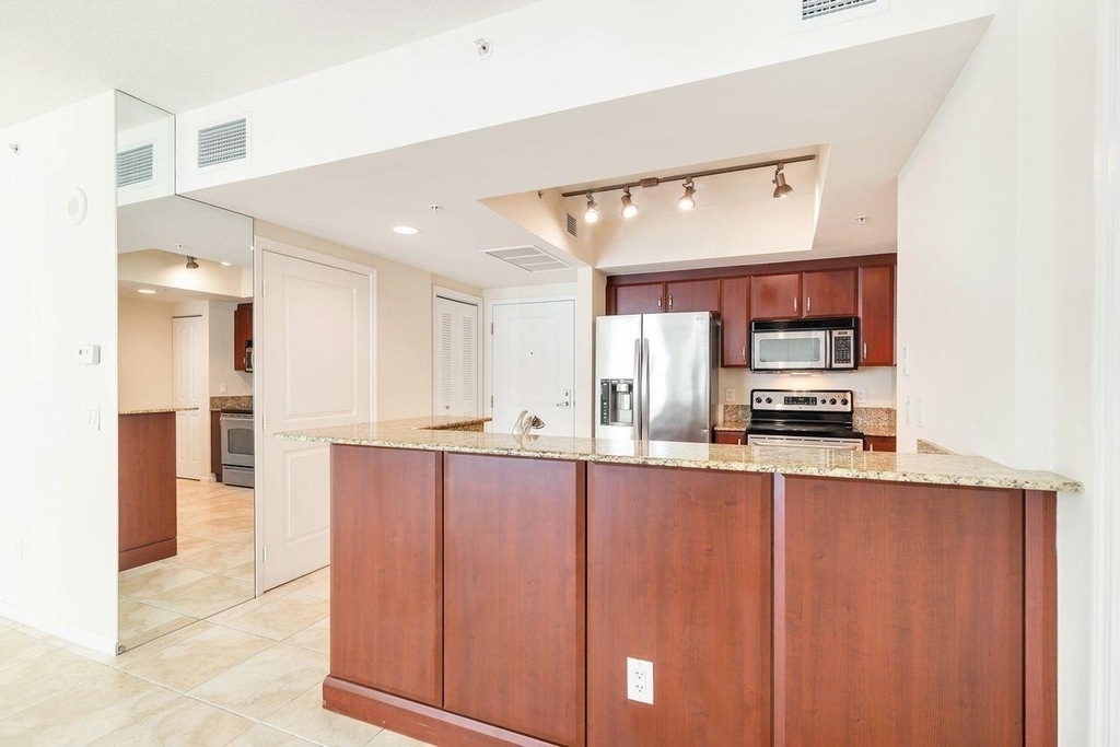 403 S Sapodilla Avenue - Photo 3