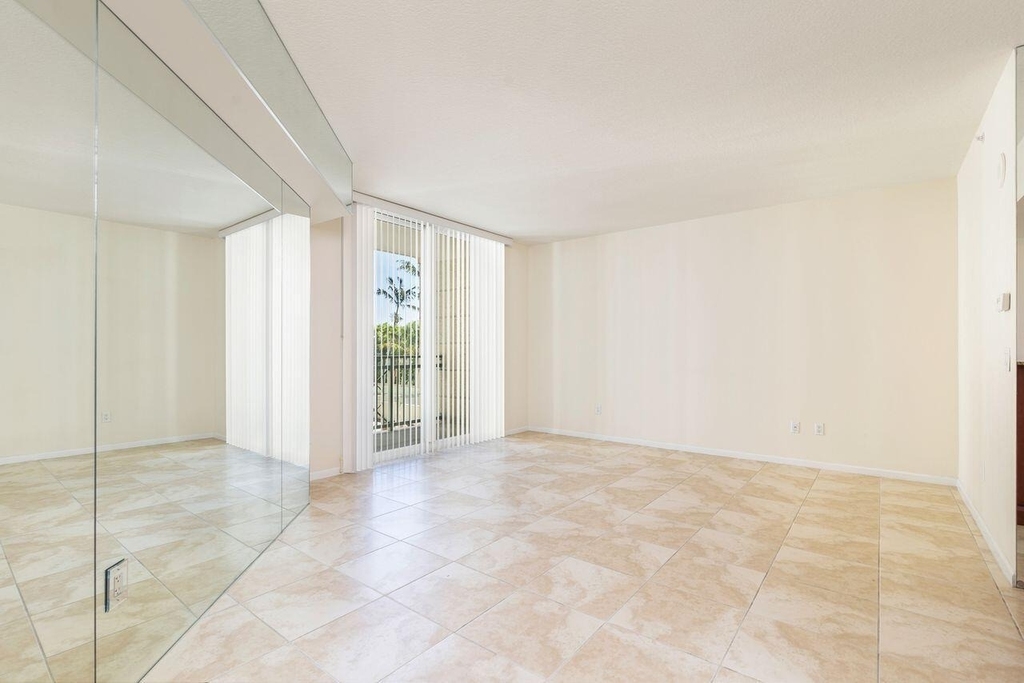 403 S Sapodilla Avenue - Photo 0