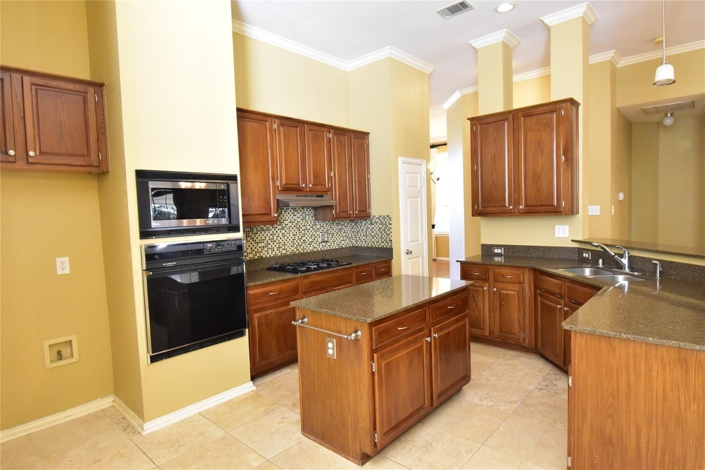 1109 Shadow Lakes Boulevard - Photo 10