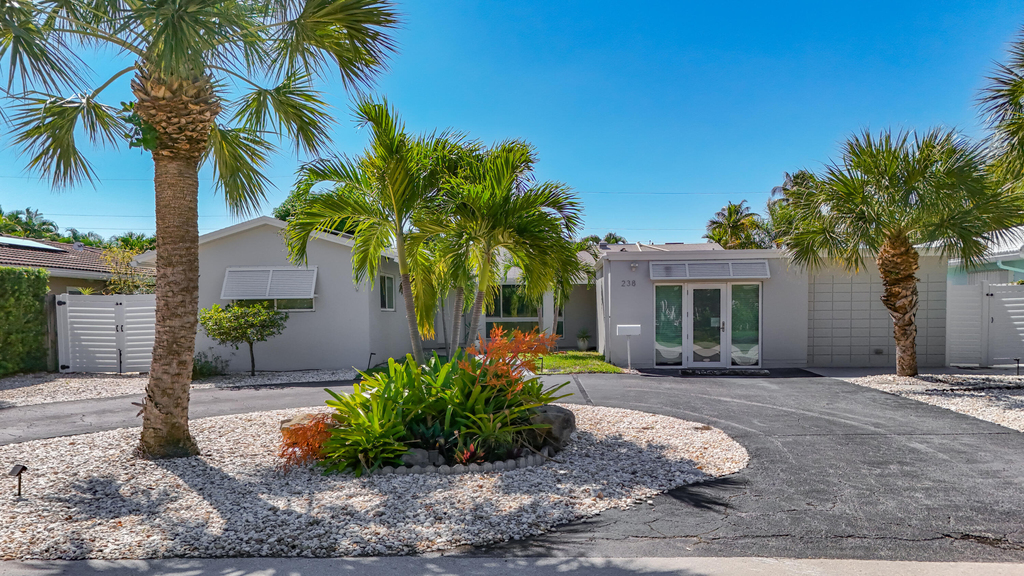 238 Corsair Avenue - Photo 0