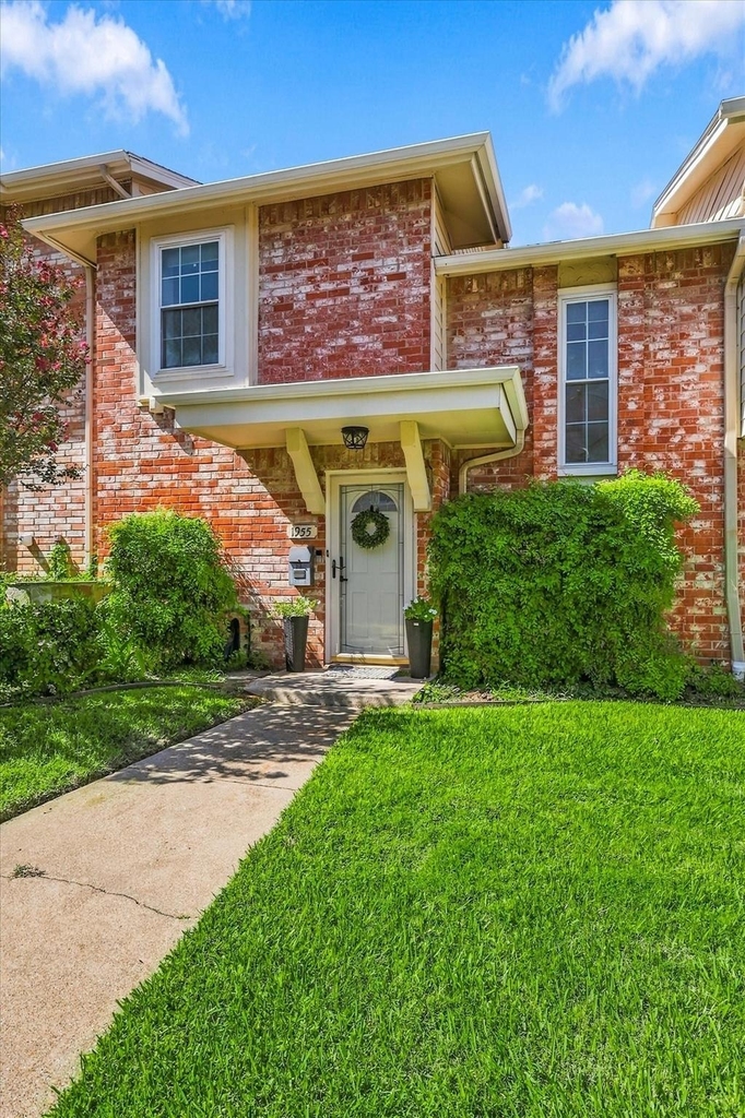 1955 Shorewood Drive - Photo 2