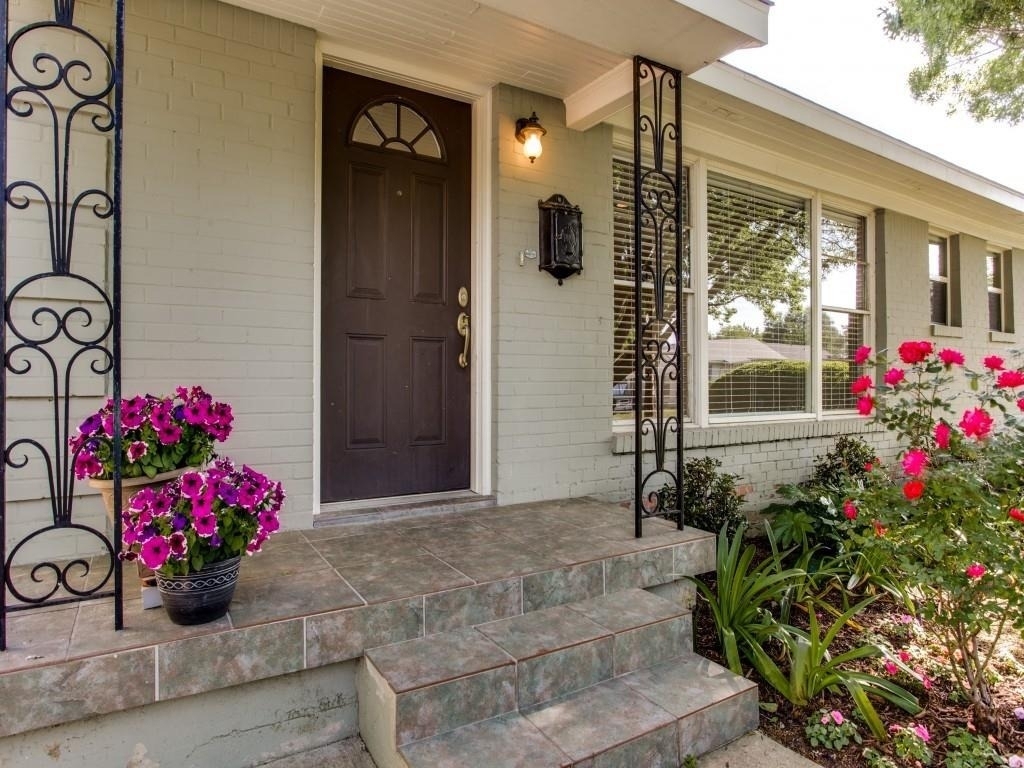 4918 Thrush Street - Photo 2