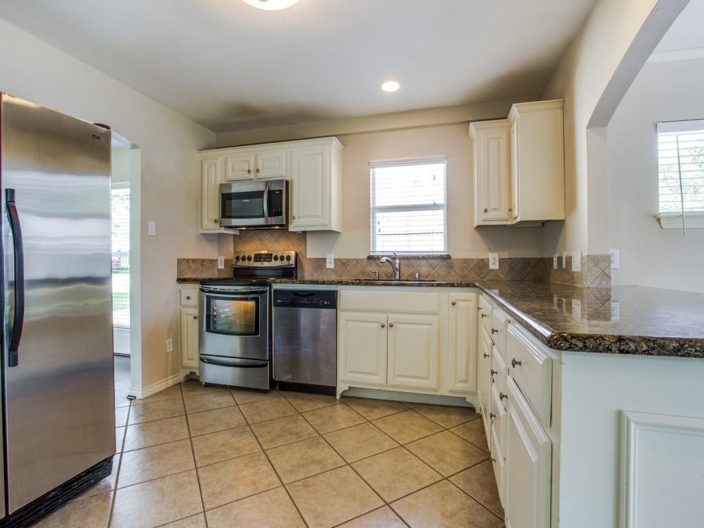 4918 Thrush Street - Photo 6