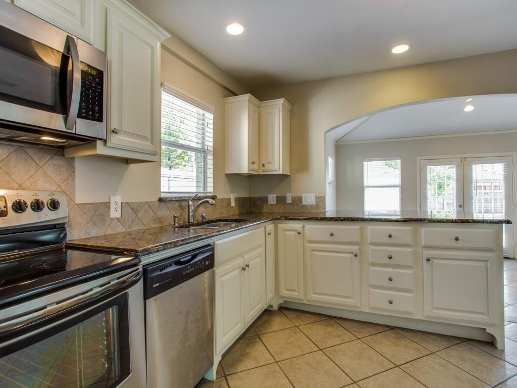 4918 Thrush Street - Photo 8