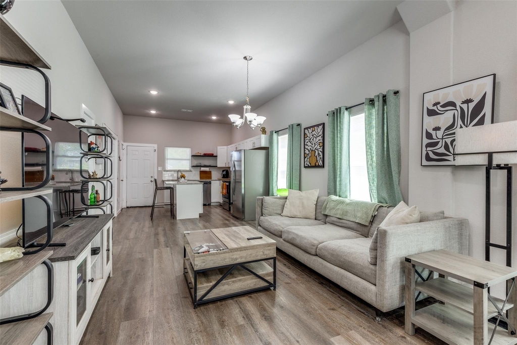 1425 Evans Avenue - Photo 7