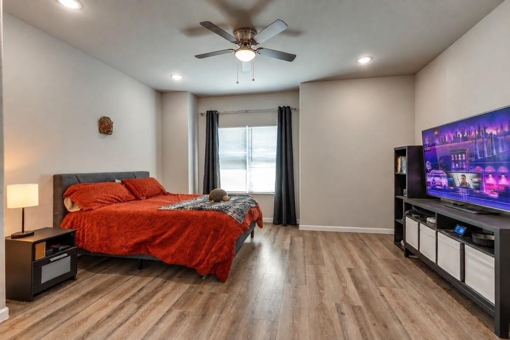 1425 Evans Avenue - Photo 3