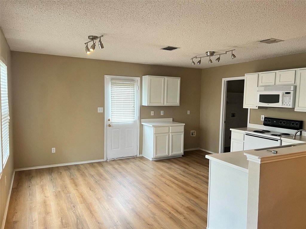 4502 Cedar Crest Drive - Photo 3