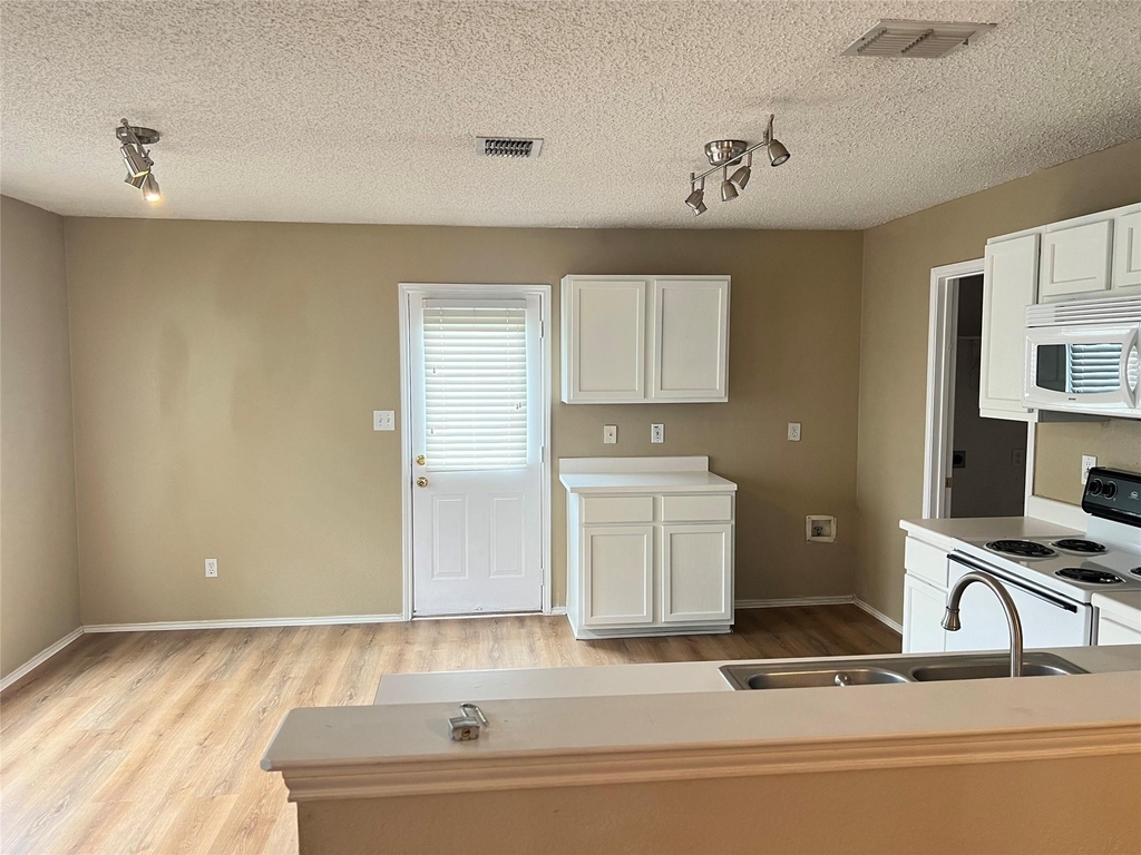 4502 Cedar Crest Drive - Photo 4