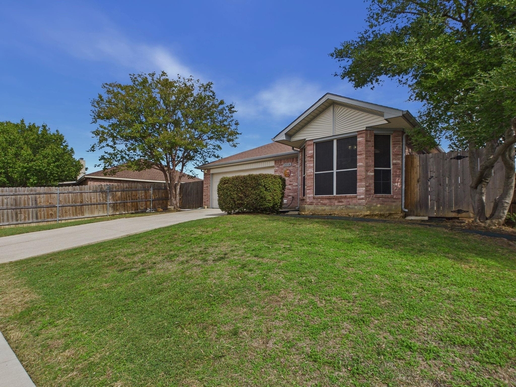 3014 Highridge Trail - Photo 3