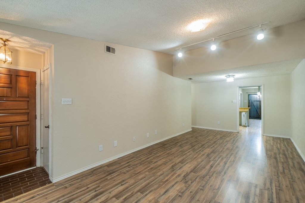 1515 Cherrycrest Street - Photo 2