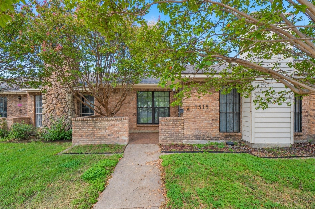 1515 Cherrycrest Street - Photo 0