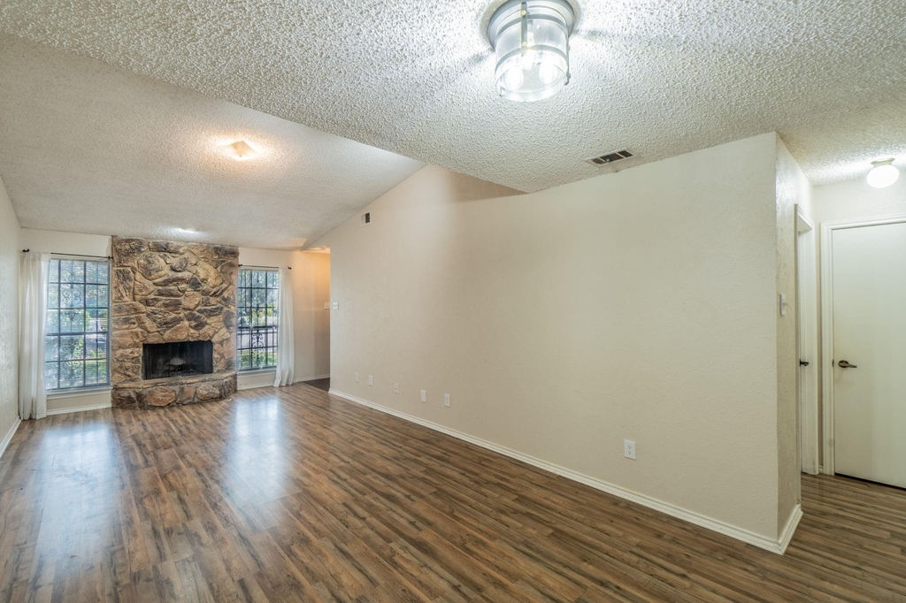 1515 Cherrycrest Street - Photo 3