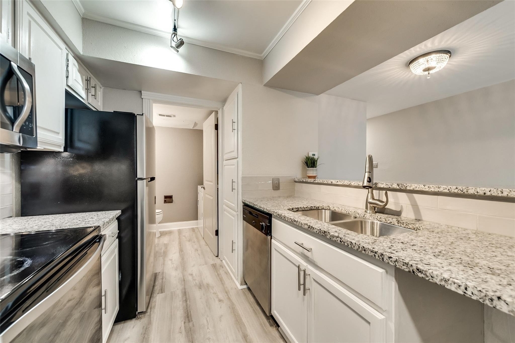 18240 Midway Road - Photo 8