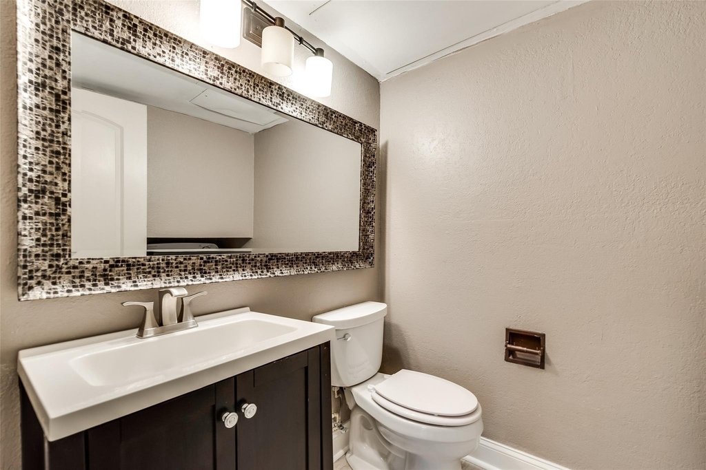 18240 Midway Road - Photo 14