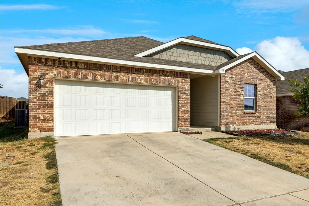 513 Leeward Lane - Photo 0