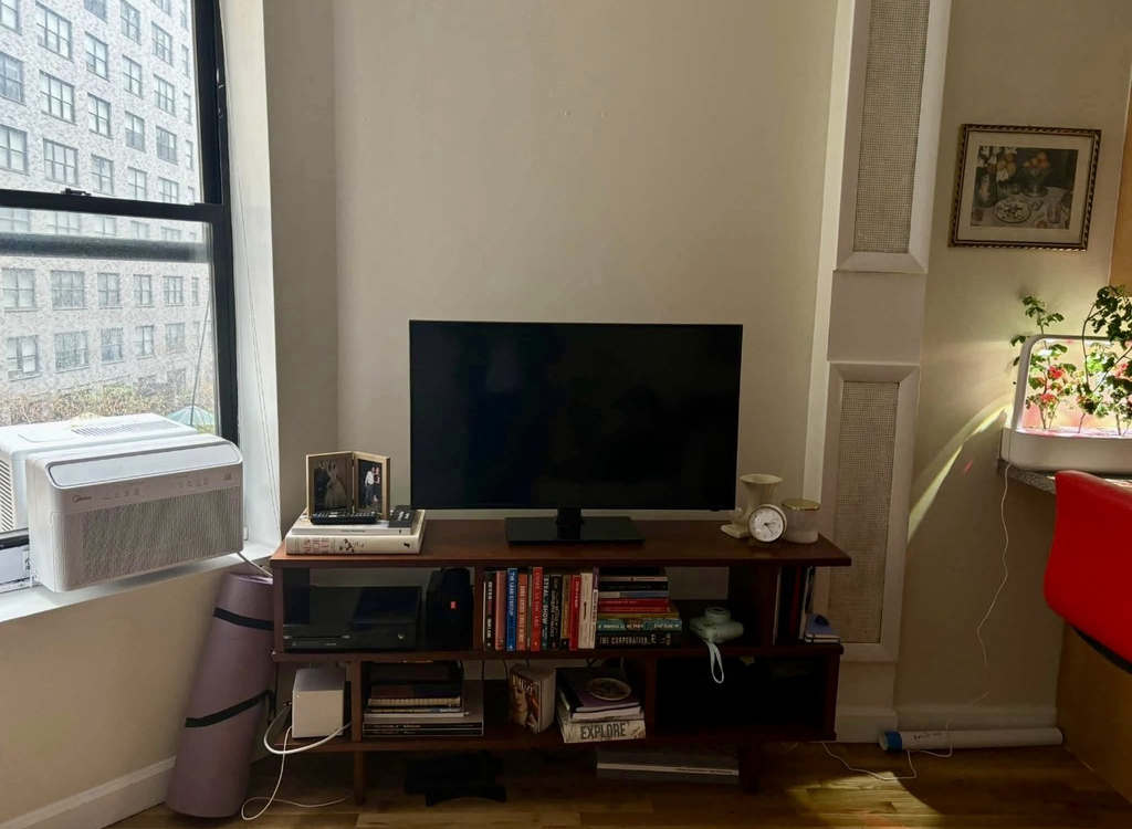 East 58th Street - Photo 4