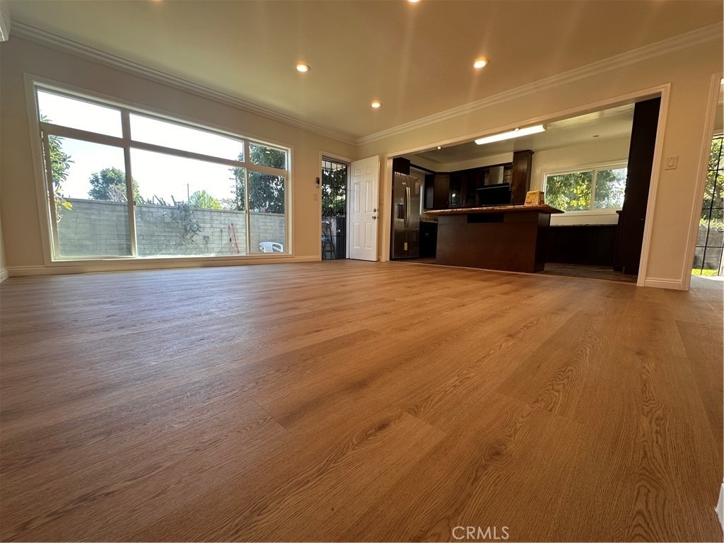 725 Longden Drive - Photo 3