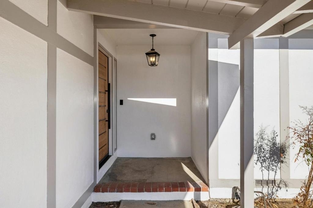 830 Robin Lane - Photo 3