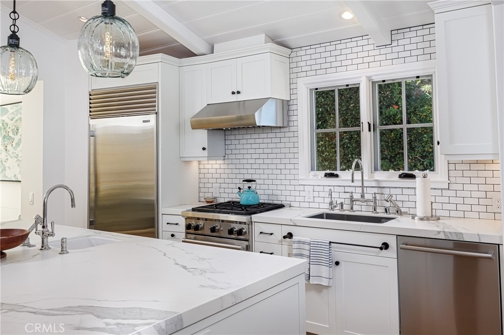 581 Brooks - Photo 0