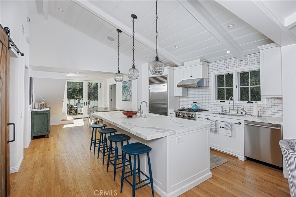 581 Brooks - Photo 3