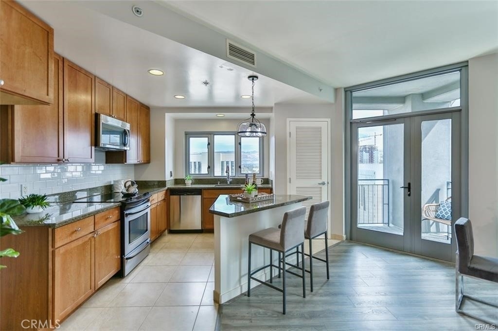 175 W Saint James Street - Photo 6