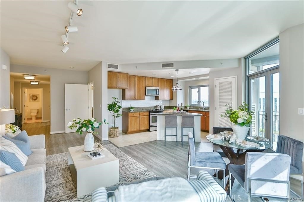 175 W Saint James Street - Photo 7