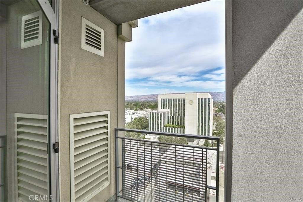 175 W Saint James Street - Photo 14