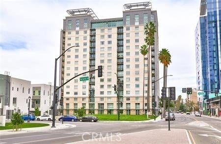 175 W Saint James Street - Photo 1