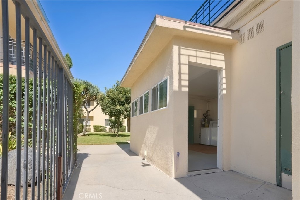 915 E Palmer Avenue - Photo 25