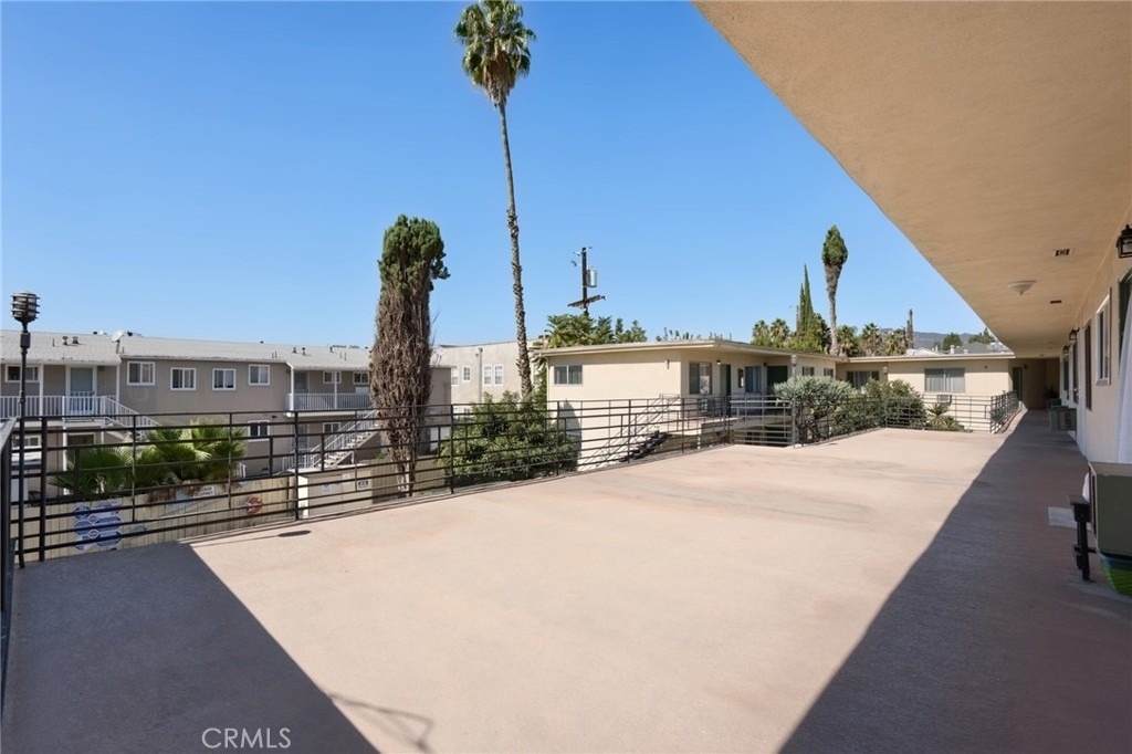 915 E Palmer Avenue - Photo 30