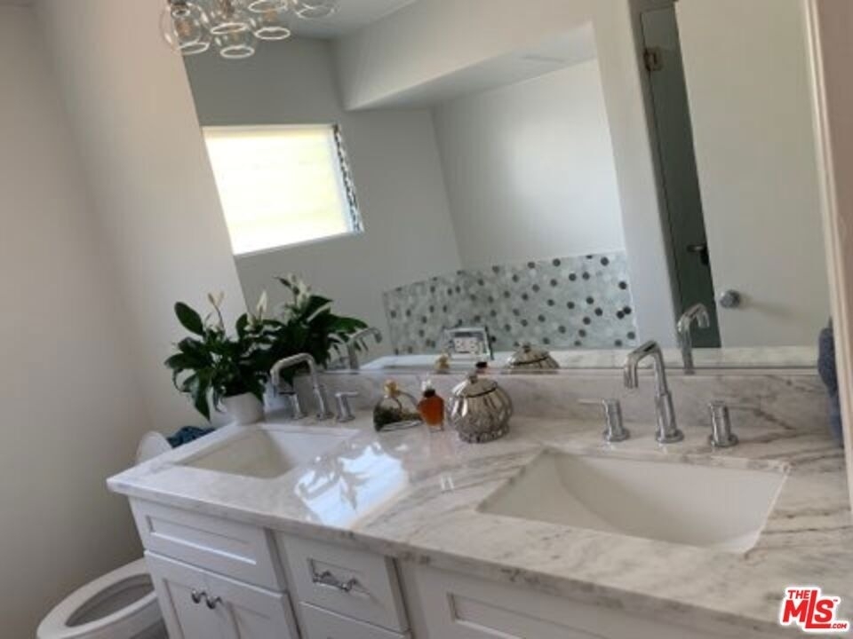 10561 Missouri Avenue - Photo 2
