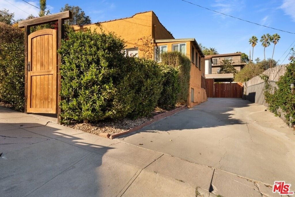 2223 Oak Glen Place - Photo 18