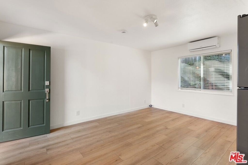 2223 Oak Glen Place - Photo 3