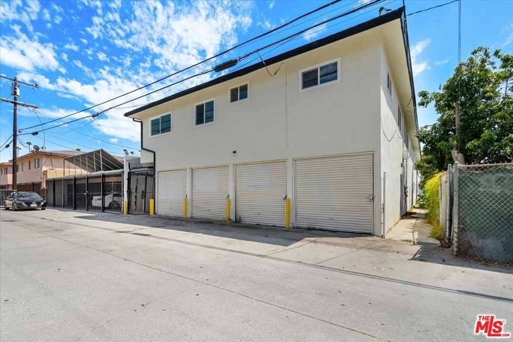 517 E 97th Street - Photo 21
