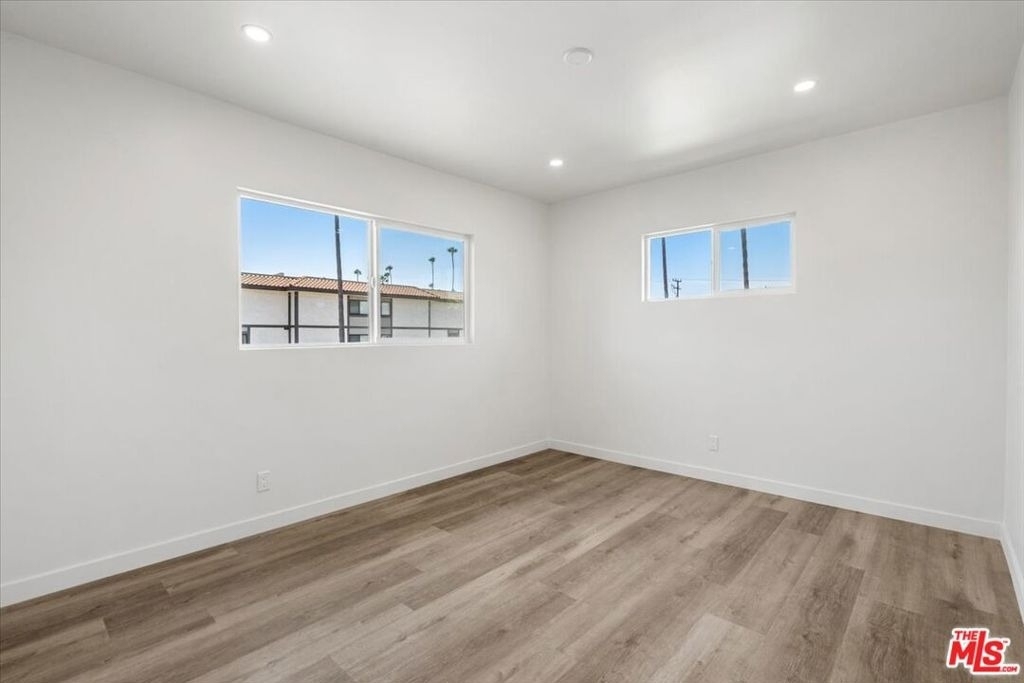 517 E 97th Street - Photo 13