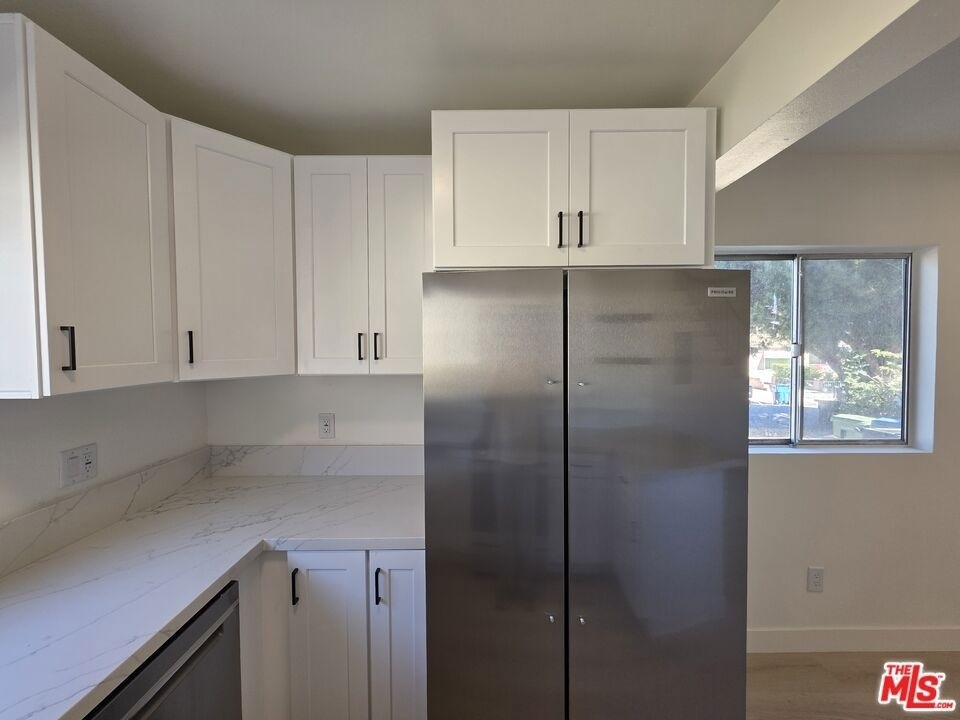 1185 W 22nd Street - Photo 10