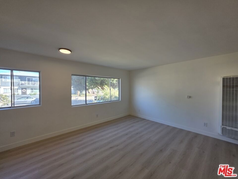 1185 W 22nd Street - Photo 29